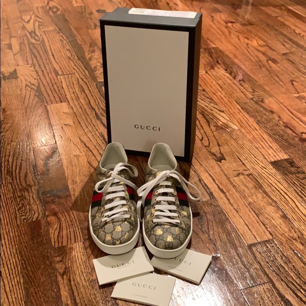 GUCCI Women’s Ace GG Supreme sneaker bees